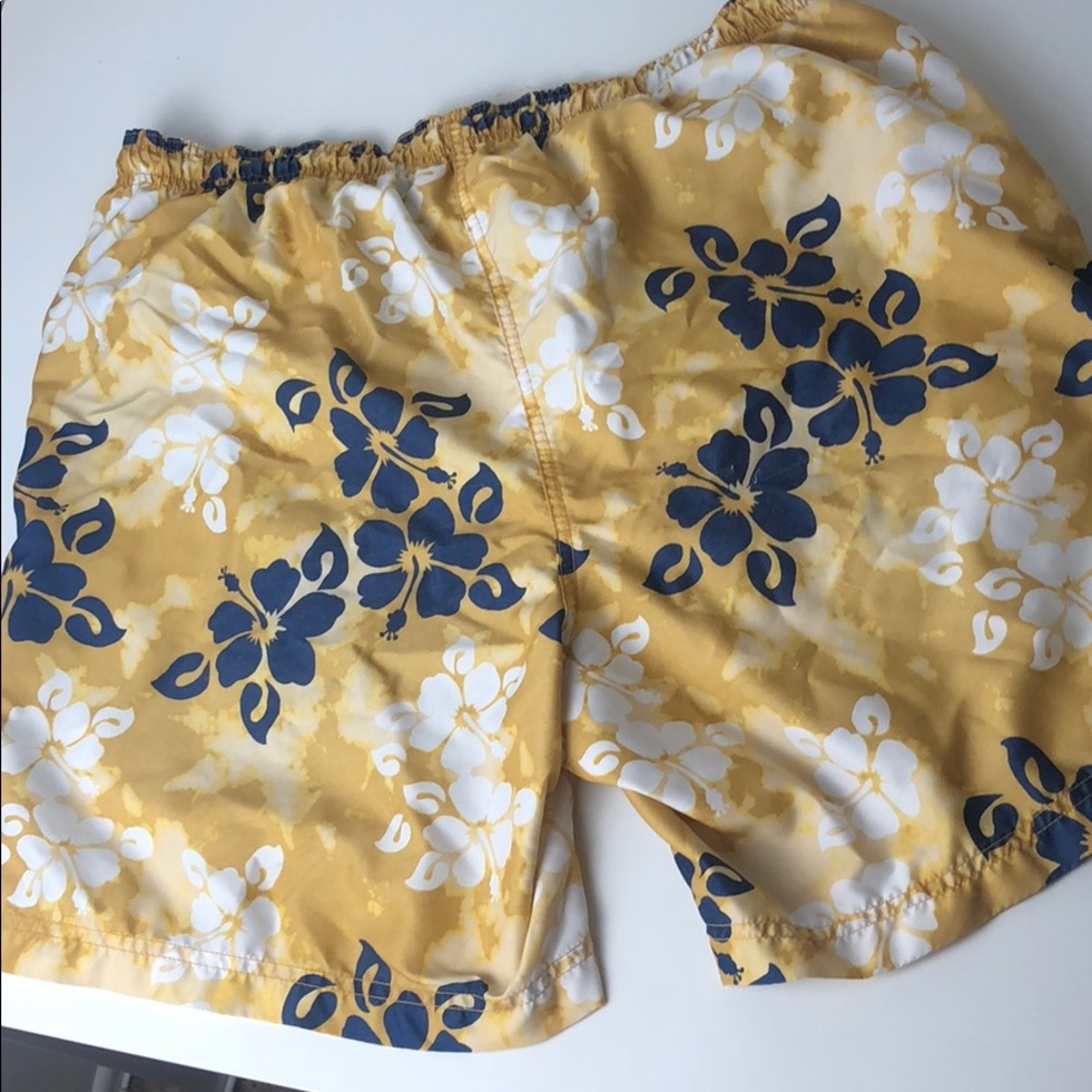 Men’s IZOD Swim Trunks Yellow Size Medium - Picture 6 of 7